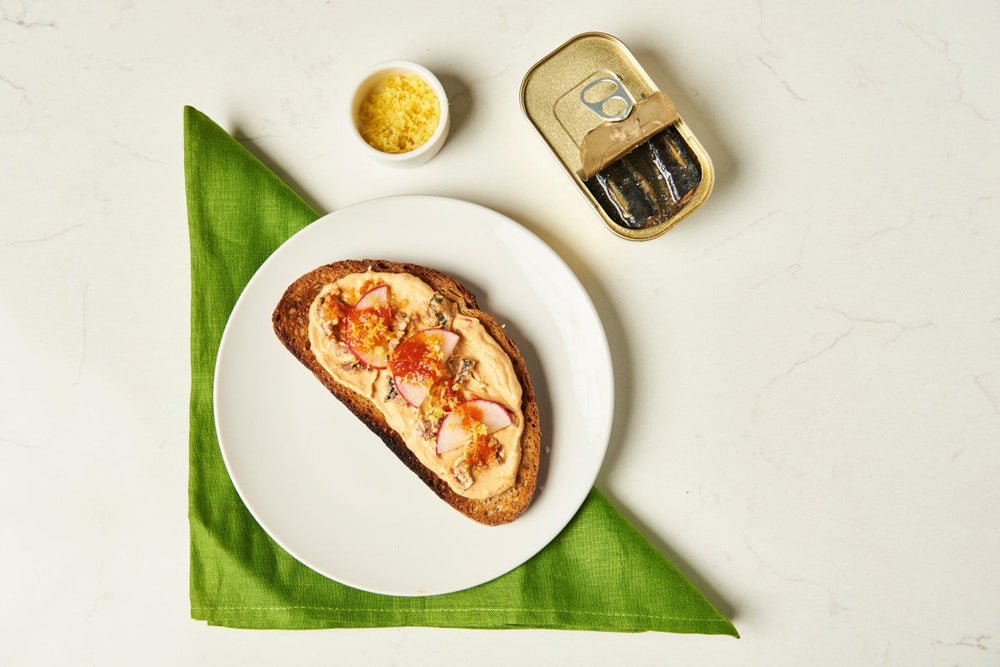 This Sardine Toast with Spicy Hummus Is Convenient and Delicious