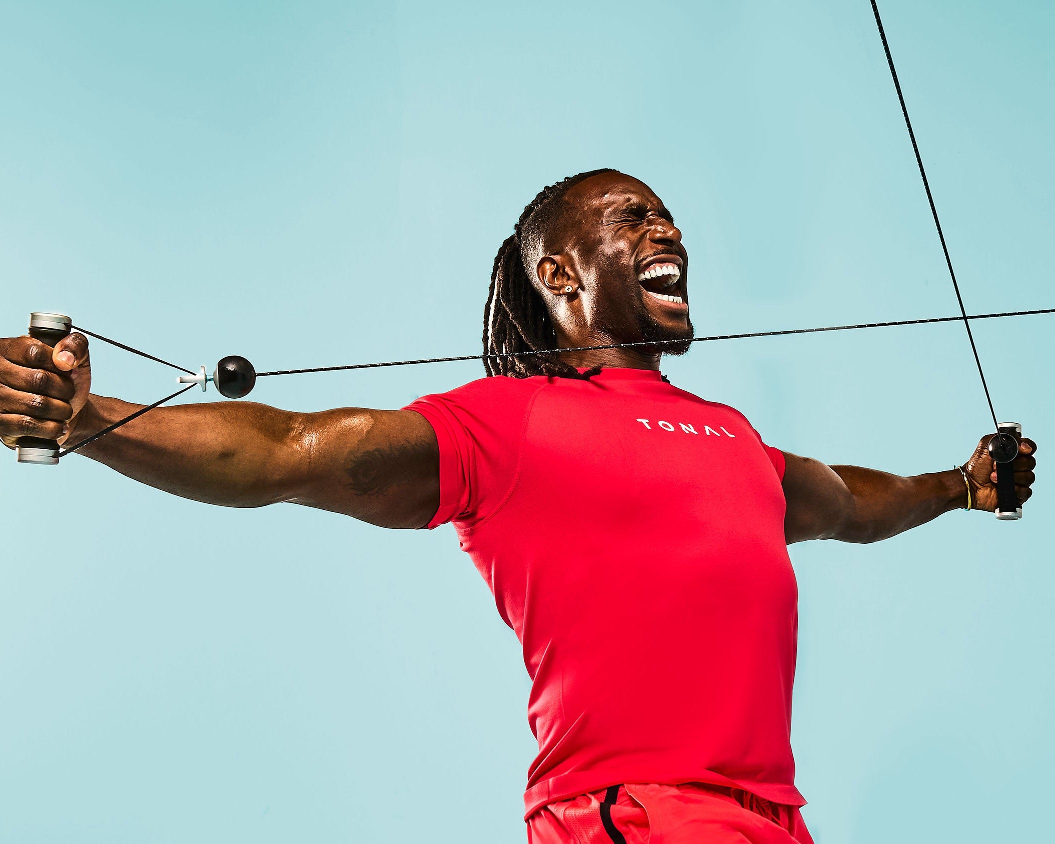 Tonal coach Ackeem Emmons performing a reverse cable fly on Tonal.