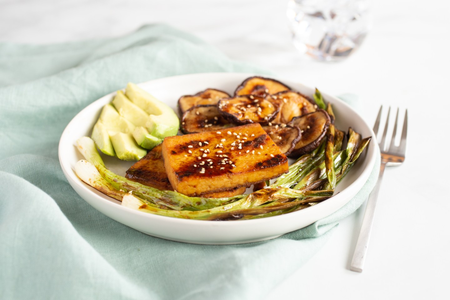 Grilled tofu steaks with shiitake mushrooms and scallions